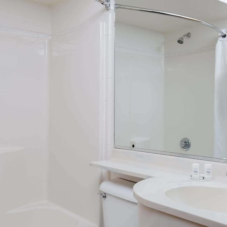 Baymont Inn & Suites By Wyndham Anchorage Airport Екстериор снимка