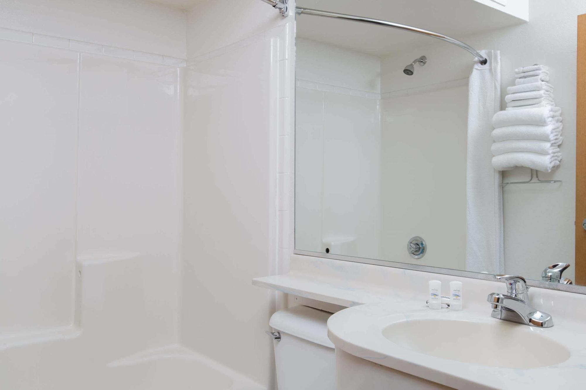 Baymont Inn & Suites By Wyndham Anchorage Airport Екстериор снимка