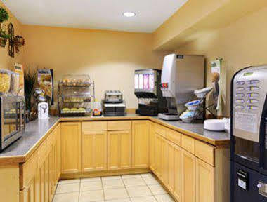 Baymont Inn & Suites By Wyndham Anchorage Airport Екстериор снимка