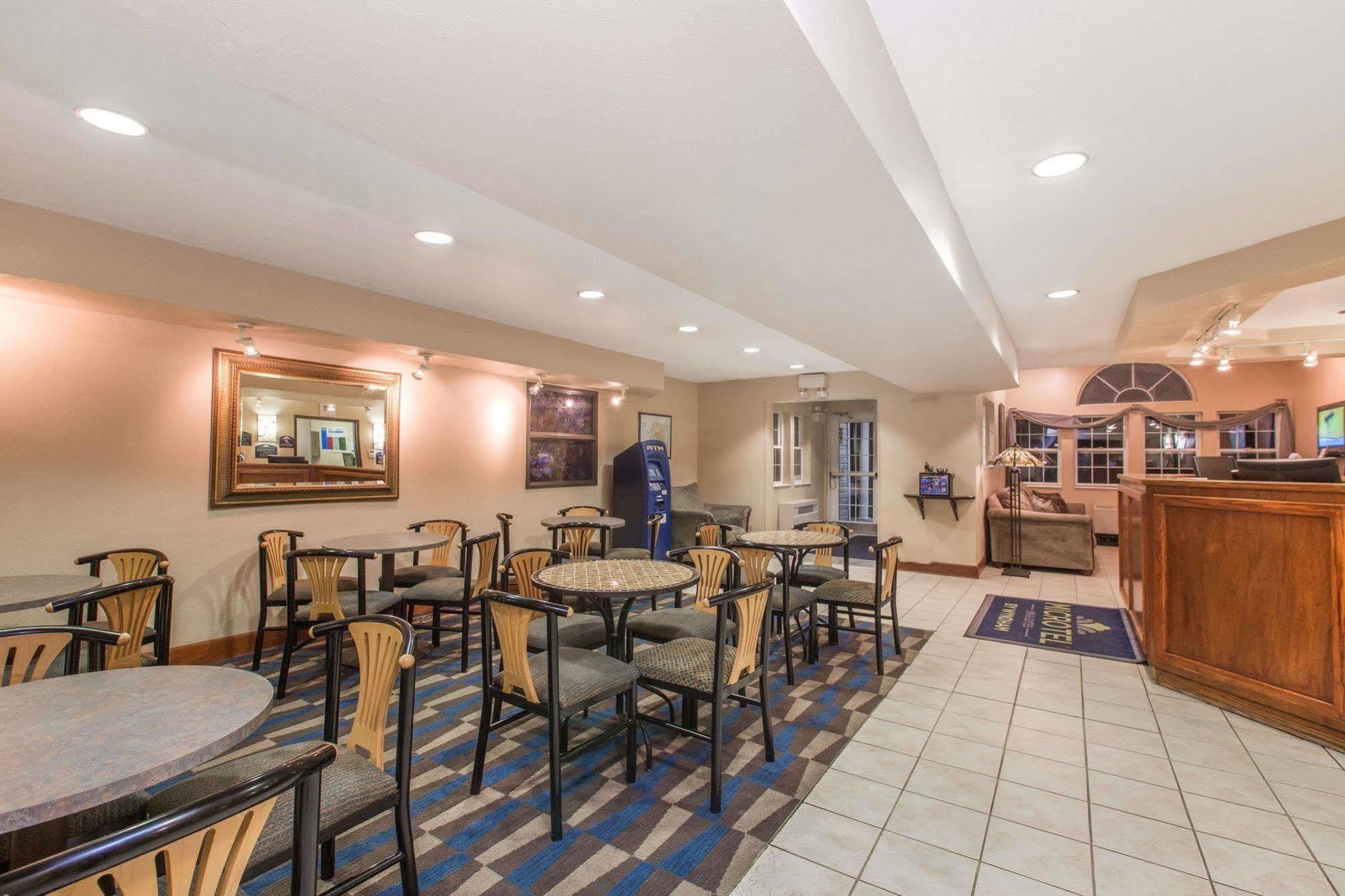 Baymont Inn & Suites By Wyndham Anchorage Airport Екстериор снимка