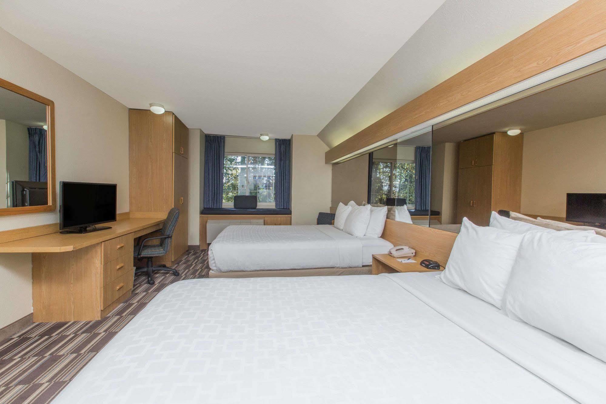 Baymont Inn & Suites By Wyndham Anchorage Airport Екстериор снимка