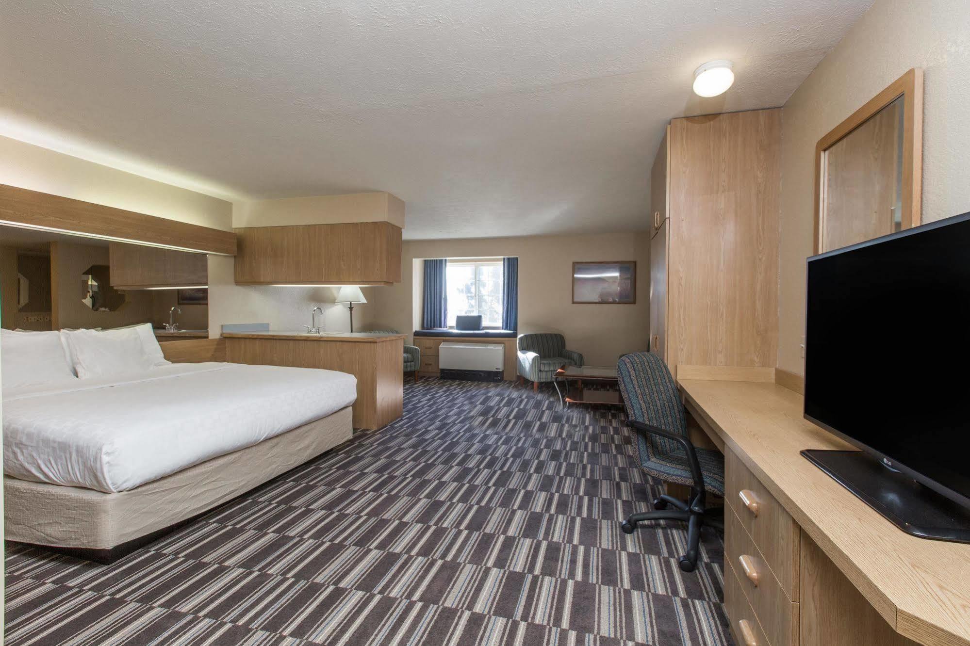 Baymont Inn & Suites By Wyndham Anchorage Airport Екстериор снимка