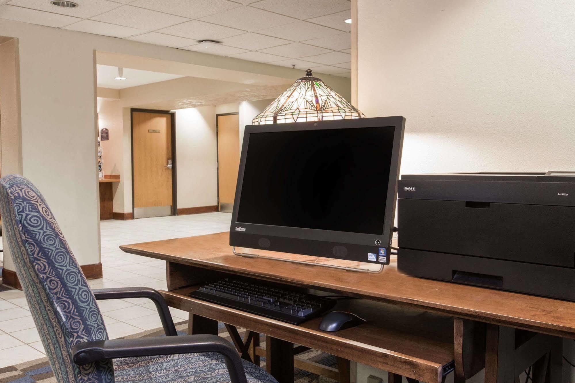 Baymont Inn & Suites By Wyndham Anchorage Airport Екстериор снимка